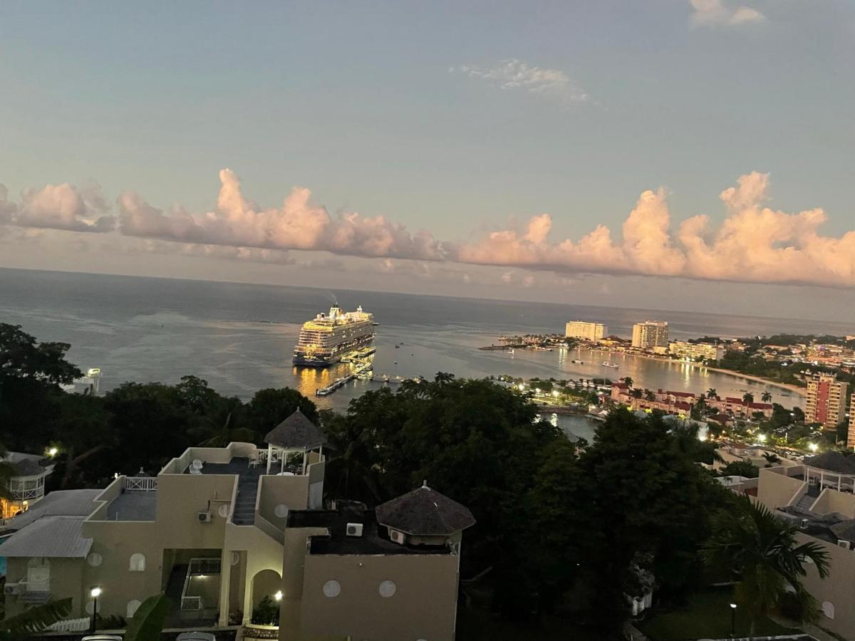 Hummingbird Retreat - Luxury Oceanview Apt, 7-Minute Walk To Beach โอโชรีโอส ภายนอก รูปภาพ