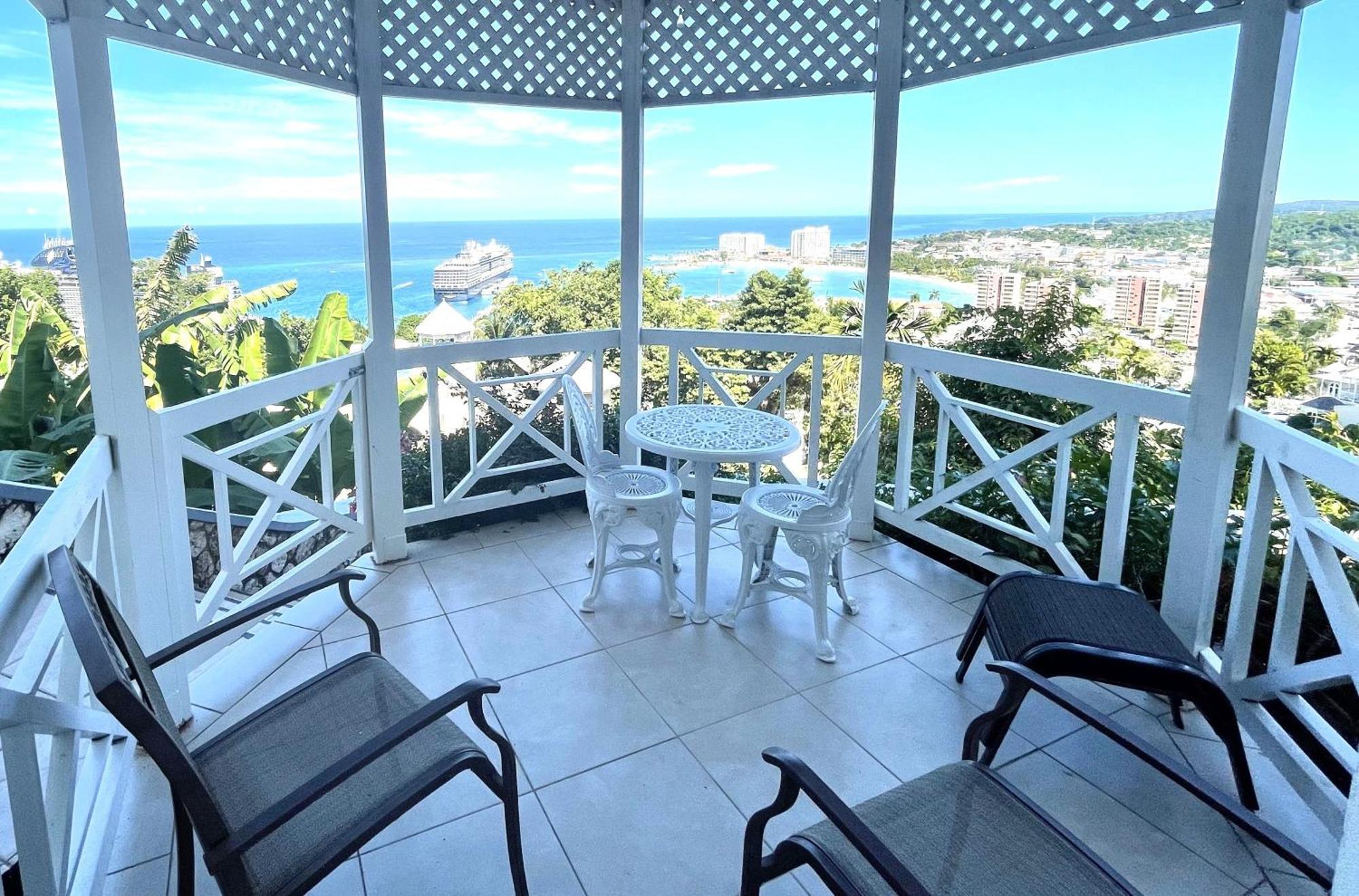 Hummingbird Retreat - Luxury Oceanview Apt, 7-Minute Walk To Beach โอโชรีโอส ภายนอก รูปภาพ